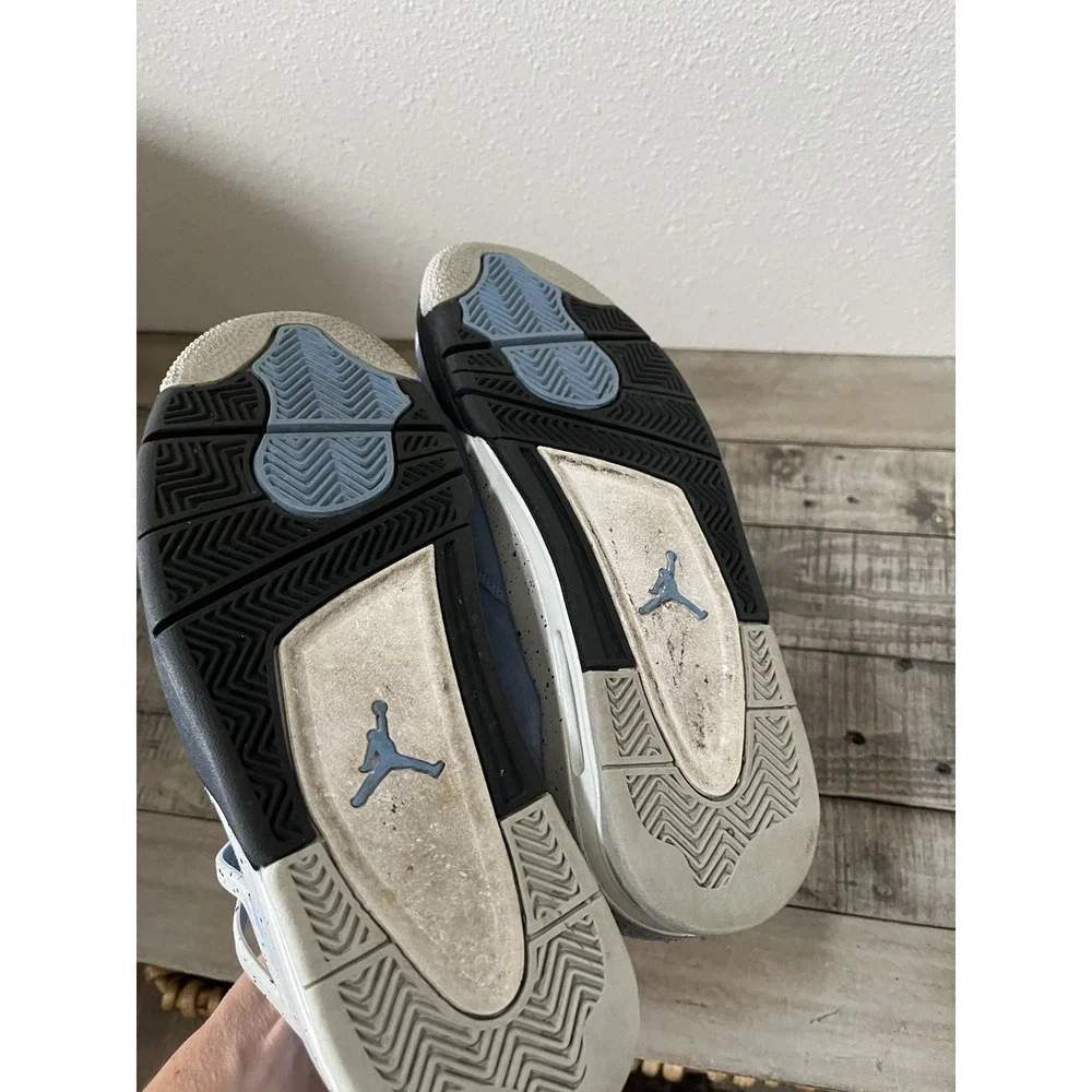 Air Jordan 4 Retro 'University Blue'  size 8 collegiate Suede Upper